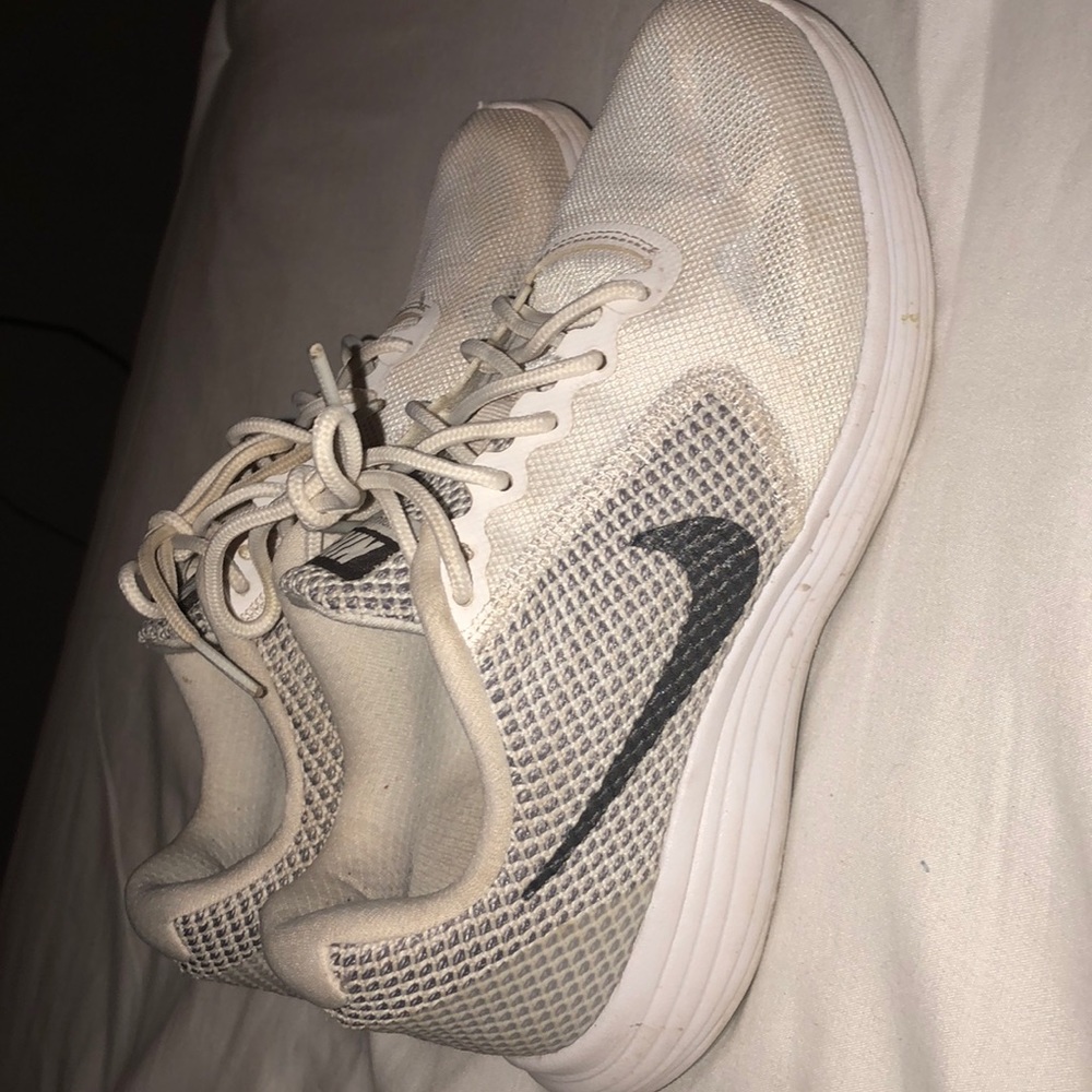 Nike tennishoes, Size 5